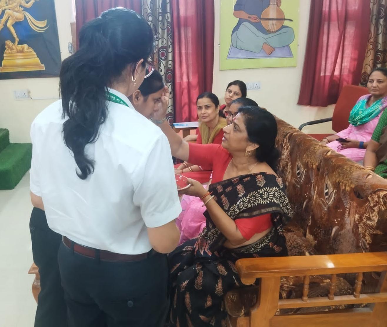 विद्यार्थियों ने मनाया 'आभार दिवस'