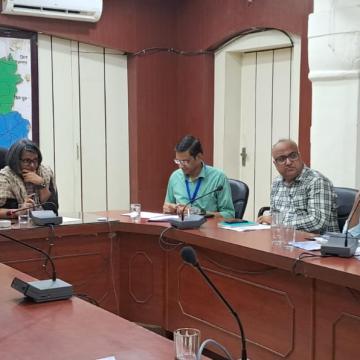 सड़क दुरुस्तीकरण कार्य प्राथमिकता से करने के दिए निर्देश