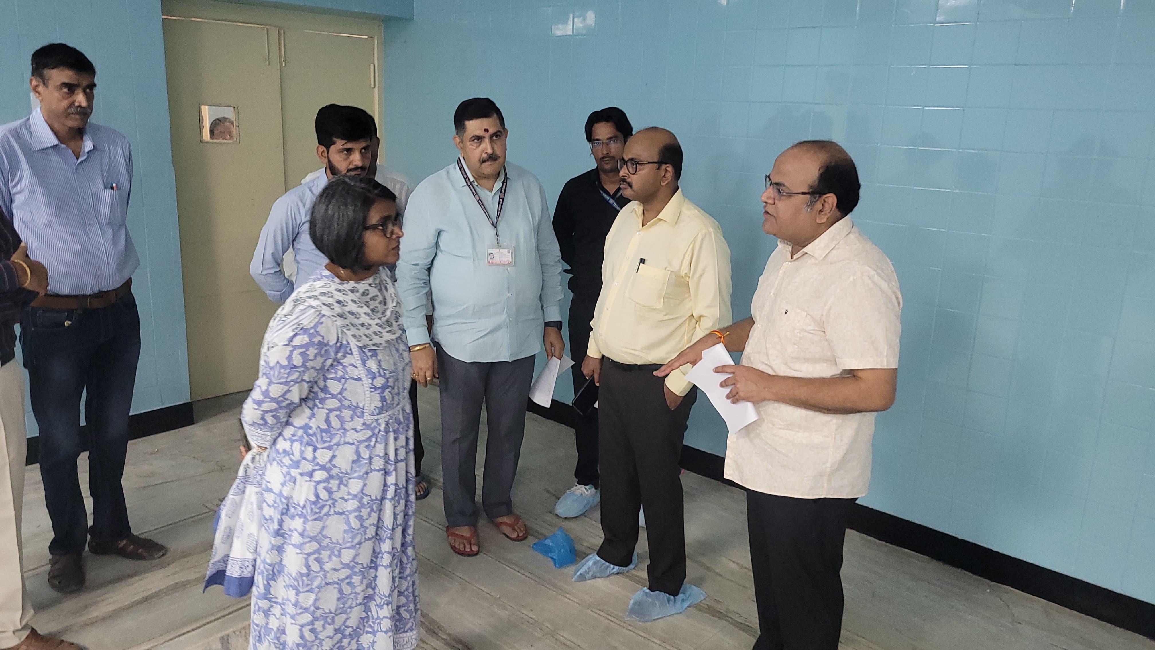 पीबीएम अस्पताल का औचक निरीक्षण व अधिकारियों की बैठक।