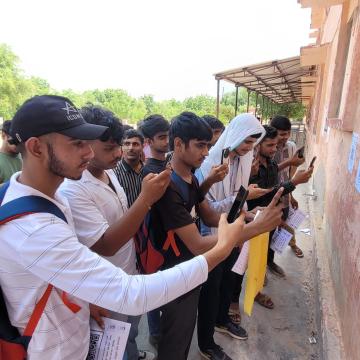 रोजगार एवं कॅरियर मेलाः राजकीय डूंगर महाविद्यालय के विद्यार्थियों ने क्यूआर कोड से किया पंजीकरण