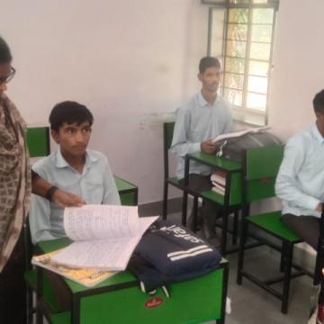 जिला कलक्टर ने किया राजकीय उच्च माध्यमिक विद्यालय (बधिर) का औचक निरीक्षण