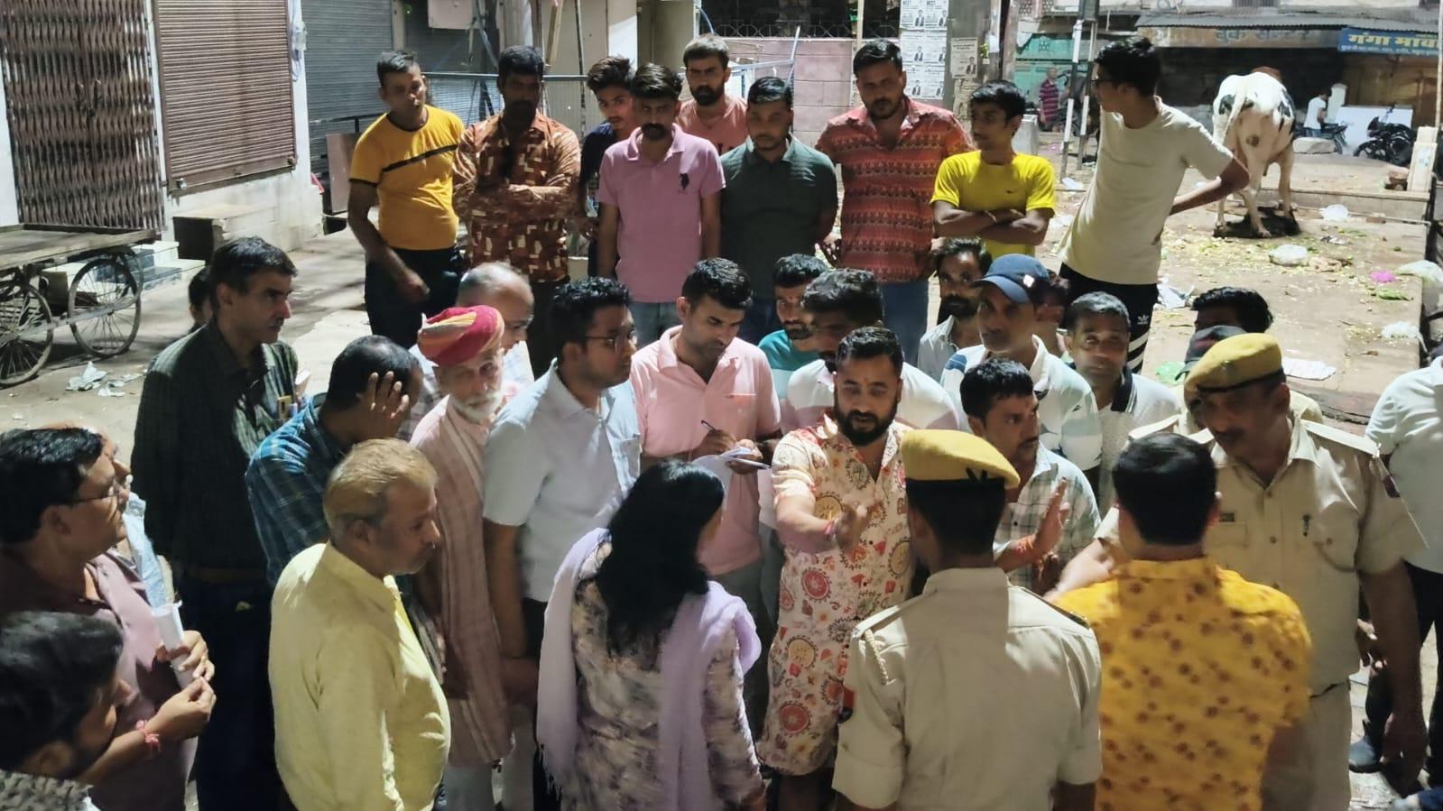 संभागीय आयुक्त देर रात निकली शहरी परकोटे के राउंड पर