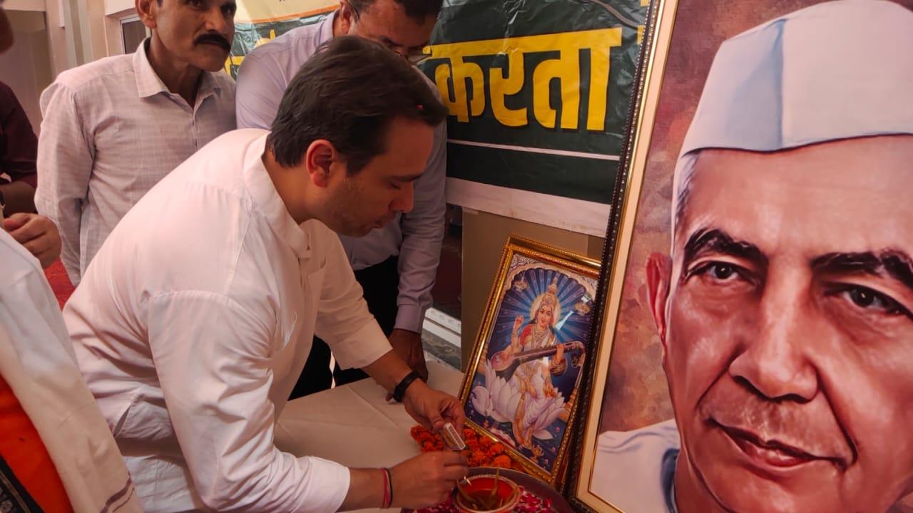 केंद्रीय शिक्षा राज्य मंत्री ने चौधरी चरण सिंह कन्या छात्रावास का किया अवलोकन