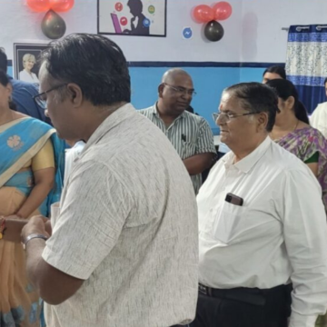 बेसिक पी.जी. महाविद्यालय में अत्याधुनिक तकनीकी से सुसज्जित ई-लाईब्रेरी का फीता काटकर उद्घाटन किया गया