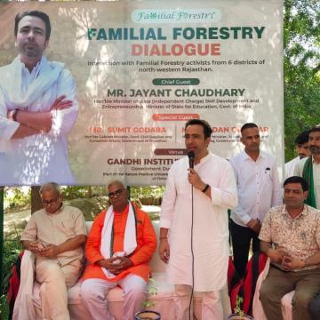 केंद्रीय मंत्री श्री चौधरी और शिक्षा मंत्री श्री दिलावर ने 6 जिलों के पारिवारिक वानिकी सदस्यों से किया संवाद