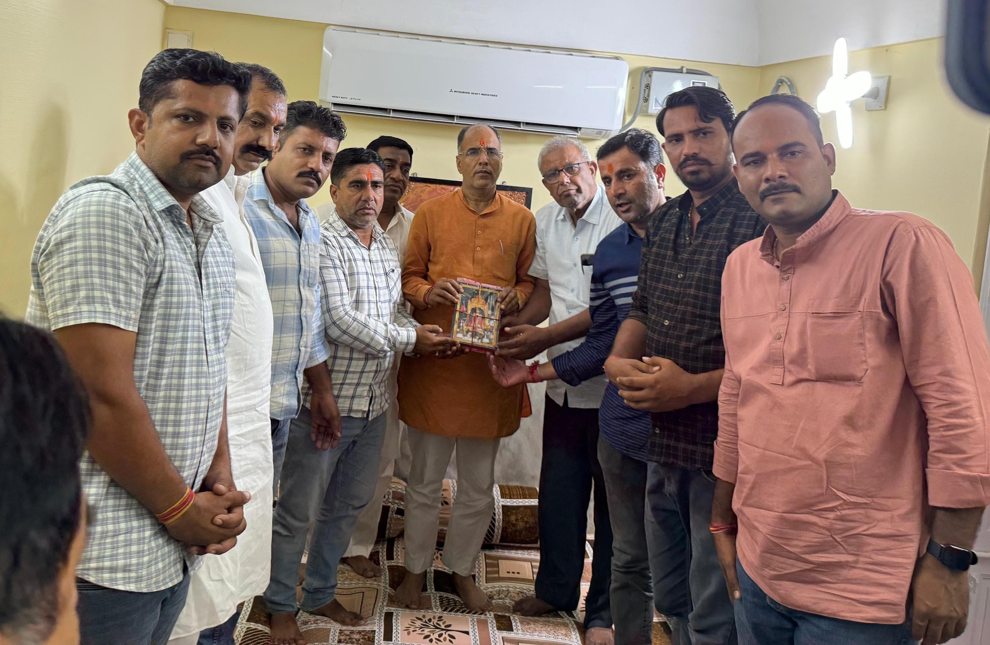 जलदाय मंत्री ने करणी माता मंदिर में किए दर्शन