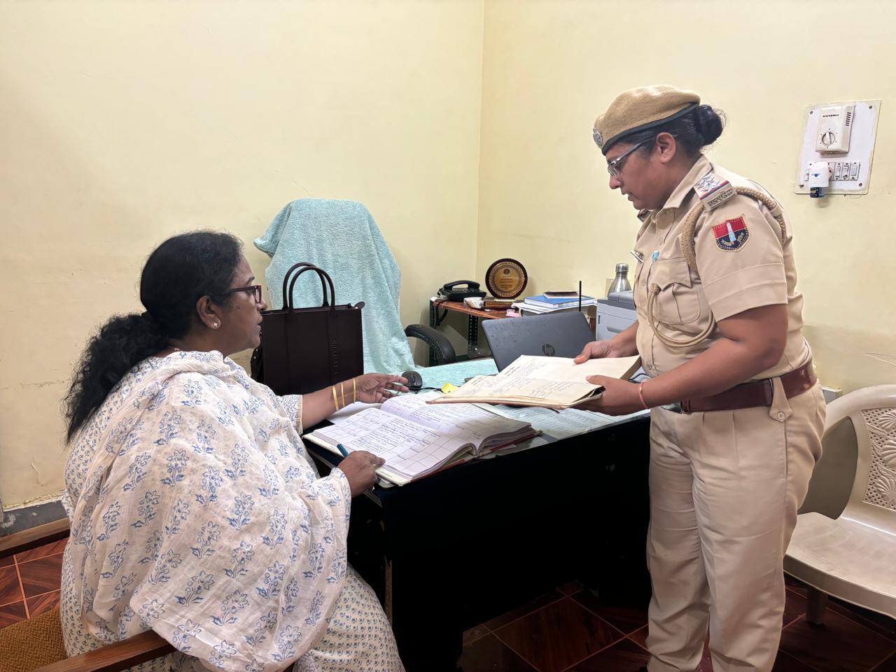 राज्य महिला आयोग की अध्यक्ष ने किया महिला थाने का निरीक्षण