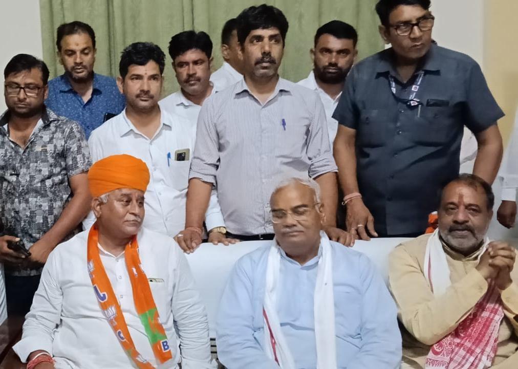 शिक्षा मंत्री का जन प्रतिनिधियों के किया अभिनंदन