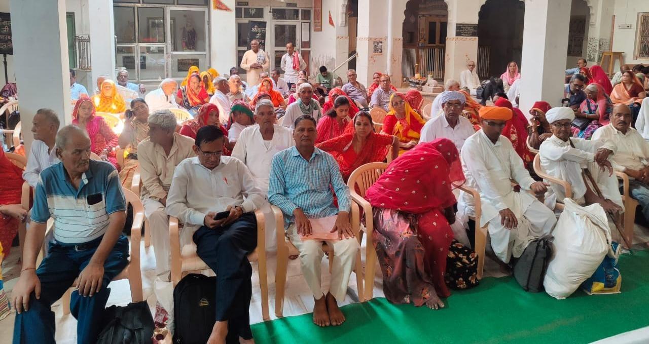 बीकानेर और चूरु के तीर्थ यात्रियों को लेकर रवाना हुई विशेष ट्रेन